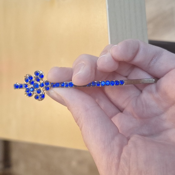 Dark blue flower slide clip - Picture 3 of 5
